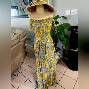 Selling a brand new summer dress never worn. It’s open on both sides.